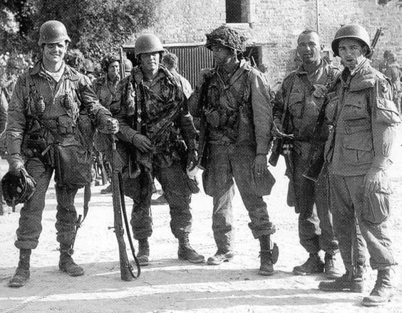 Cơ cấu tổ chức của Đại đội E cũng có đôi chút khác biệt, bao gồm 3 trung đội súng trường với mỗi trung đội bao gồm 3 tiểu đội súng trường (12 người) và một tiểu đội cối (6 người). Nguồn ảnh: Warhistory.