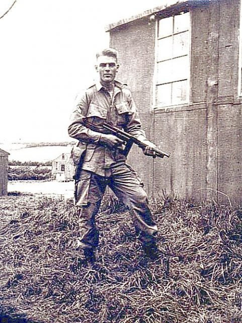 Được thành lập từ năm 1942 tại Trại Toccoa, bang Georgia, Mỹ. Đại đội E được huấn luyện để trở thành đơn vị tác chiến độc lập, có nhiệm vụ nhảy dù sâu vào lãnh thổ địch và đánh "từ trong ra ngoài". Nguồn ảnh: Warhistory.