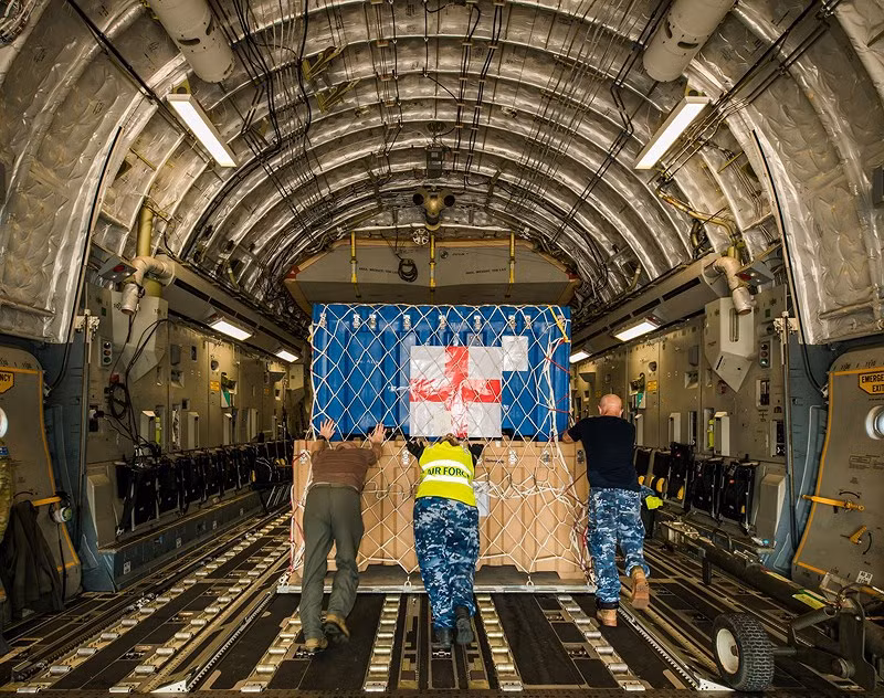 “Việc sử dụng máy bay vận tải của Australia để chuyển quân và thiết bị của bệnh viện dã chiến đầu tiên của Việt Nam cho thấy mức độ hợp tác và tin cậy ở mức độ cao giữa Lực lượng Quốc phòng Australia và Quân đội Nhân dân Việt Nam. Đây là hoạt động tuyệt vời để kỷ niệm 45 năm quan hệ ngoại giao Australia - Việt Nam và 20 năm quan hệ quốc phòng giữa hai nước” - Ngài Đại sứ Australia Craig Chittick phát biểu.