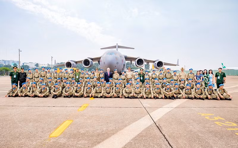 Đại sứ Australia và các y, bác sĩ quân y Việt Nam tại Lễ Xuất quân