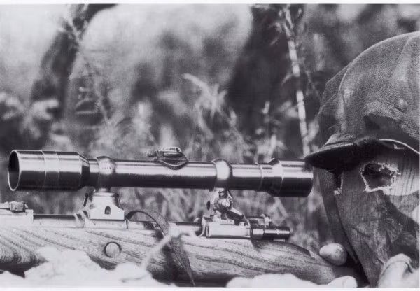 Nikolay Yakovlevich Ilyin với thành tích tiêu diệt được 494 kẻ địch chính là niềm cảm hứng cho Hollywood xây dựng bộ phim "Kẻ thù trước cổng" vào năm 2001. Một vài tài liệu còn cho biết Nikolay tiêu diệt được tới 497 kẻ địch. Nguồn ảnh: Militaryeducation.