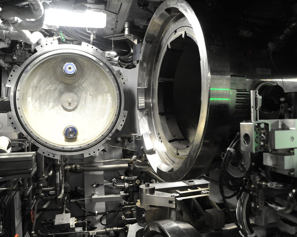 Cận cảnh một ống phóng ngư lôi trên tàu USS Indiana. Tàu có khoang thả biệt kích riêng thay vì thả biệt kích qua ống phóng lôi như các lớp tàu cũ trước đây, tuy nhiên khoang thả biệt kích là tối mật và không được chụp ảnh. Nguồn ảnh: BI.