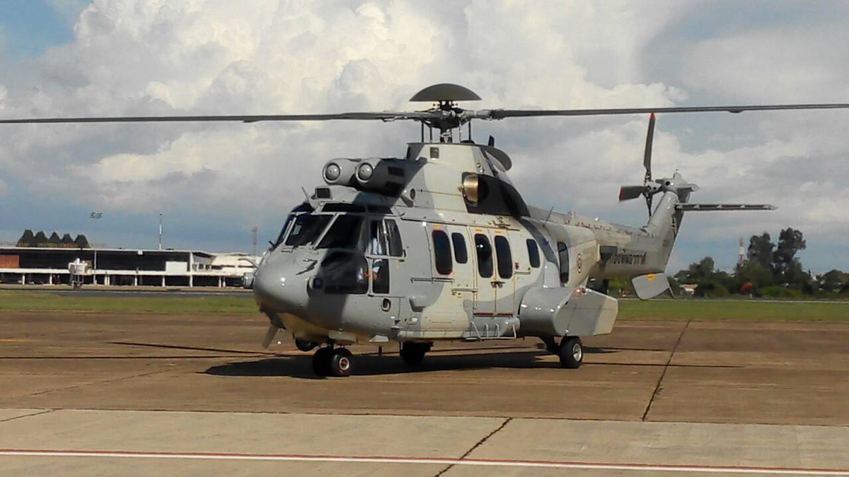 Trực thăng H225M được trang bị với động cơ kép, sức chưa lên tới 11 tấn và đước săn đón bởi nhiều lực lượng không quân trên toàn thế giới nhờ độ bền vượt trội và tốc độ hành trình nhanh. Với các thiết bị điện tử hiện đại và hệ thống lái tự động 4 trục nổi tiếng, máy bay trực thăng đa năng có thể gắn được nhiều thiết bị khác nhau để phù hợp với bất kỳ vai trò nào. Nguồn ảnh: Wiki.