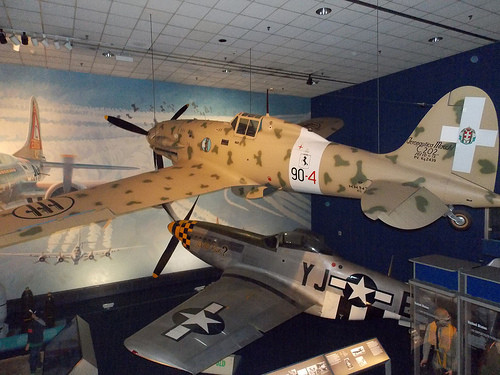 Hệ thống vũ khí mà C.202 có thể mang theo bao gồm 2 khẩu súng máy 12,7mm với cơ số đạn 400 viên mỗi khẩu cùng 2 khẩu súng máy 7,7mm cùng cơ số đạn 500. Điểm đặc biệt là súng máy trên C.202 dù cỡ nòng không cao nhưng lại cực kỳ chính xác. Nguồn ảnh: Wiki.