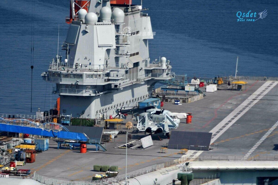 Can canh thu khong the thieu tren tau san bay hat nhan My