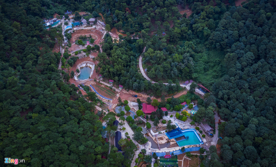 Ben trong khu sinh thai o Soc Son duoc lanh dao xa goi la 'nha tam'