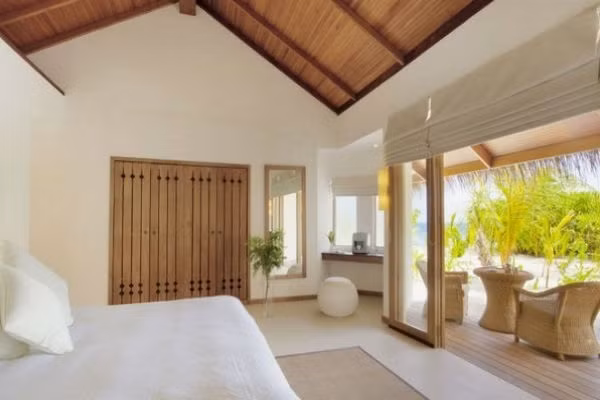 Nếu muốn cải tạo ban công thành phòng ngủ thì đầu tiên phải chú ý đến những chỗ lồi lõm, hoặc những góc cạnh không bình thường ở ban công.