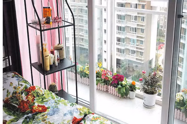 Nếu bị ảnh hưởng của xung sát thì cần cẩn trọng khảo sát cho kĩ trước khi cải tạo thành phòng ngủ. Bạn cũng có thể bày một số chậu cây xương rồng để hóa giải xung sát. (Thông tin trong bài chỉ mang tính tham khảo).