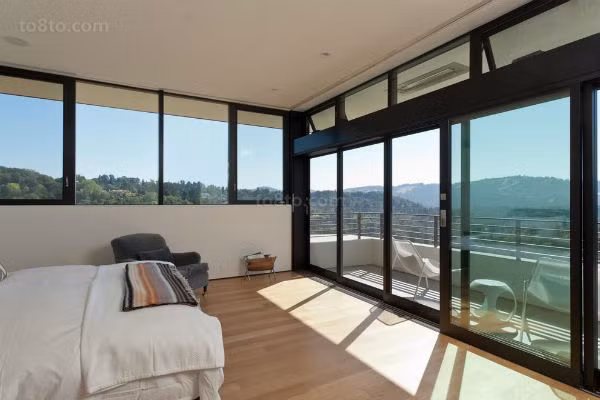 Nếu phòng ngủ nằm ở vị trí Tây Bắc là sự lựa chọn tuyệt vời nhất về phong thủy, vì đây là ban công có hướng nạp khí tốt nhất trong tám phương tứ hướng.