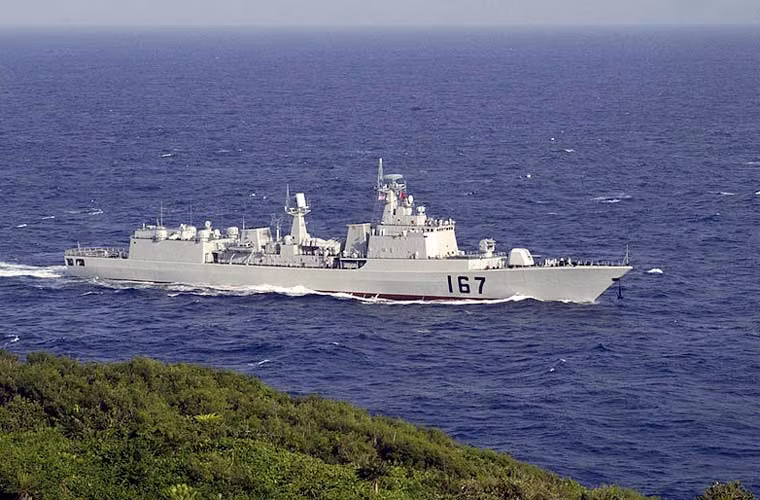 Type 051B Thẩm Quyến (167) từng được xem là một trong những chiến hạm lớn nhất của Hải quân Trung Quốc cuối những năm 1990. Tuy nhiên, ít ai biết rằng đó được xem là thất bại lớn của công nghiệp đóng tàu Trung Quốc, dù mục tiêu ban đầu là thiết kế cho nhiệm vụ phòng không hạm đội với hệ thống phóng đứng VLS. Tuy nhiên, hạn chế về công nghệ đã khiến khi gia nhập Hải quân Trung Quốc năm 1999, nó chỉ được trang bị hệ thống phòng không tầm ngắn HQ-7.