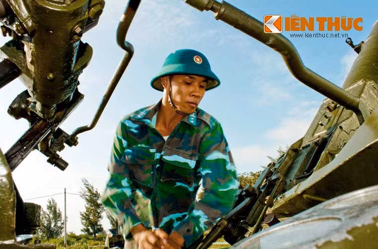 Su doan phong khong 377: “o” bao ve Truong Sa-Hinh-5