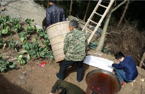 Xong hoi tru ta, co gai bi 