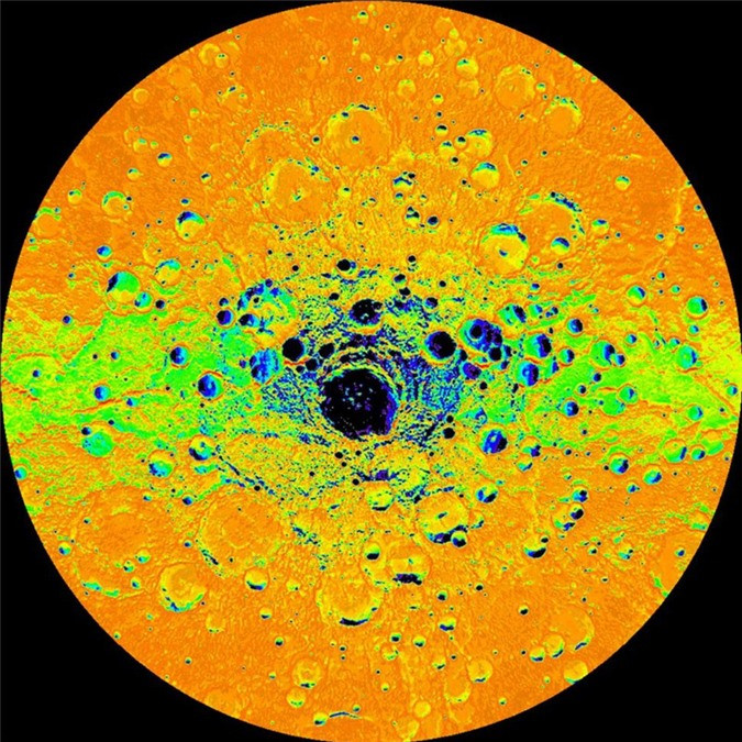 Cân nặng của bạn trên sao Thủy sẽ nhẹ hơn so với cân nặng trên Trái Đất do trọng lực giảm. Cùng với sao Kim, sao Thủy là một hành tinh nữa trong hệ Mặt trời không có bất kỳ Mặt trăng nào.