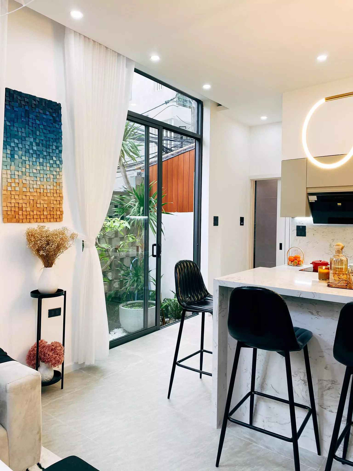 Ngoi nha pho luon trong lanh nho duoc ‘boc’ boi khu vuon nho-Hinh-20