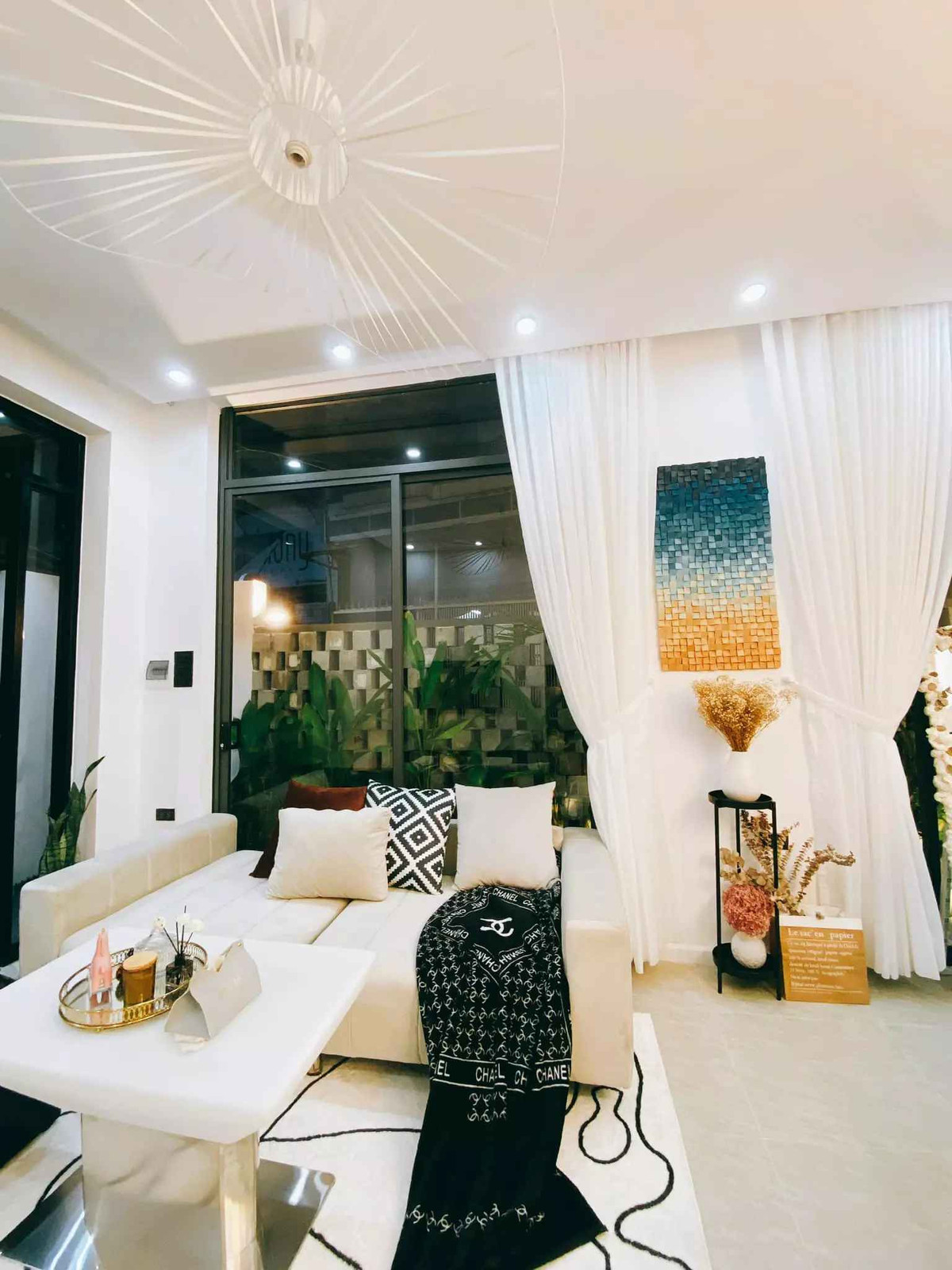 Ngoi nha pho luon trong lanh nho duoc ‘boc’ boi khu vuon nho-Hinh-2