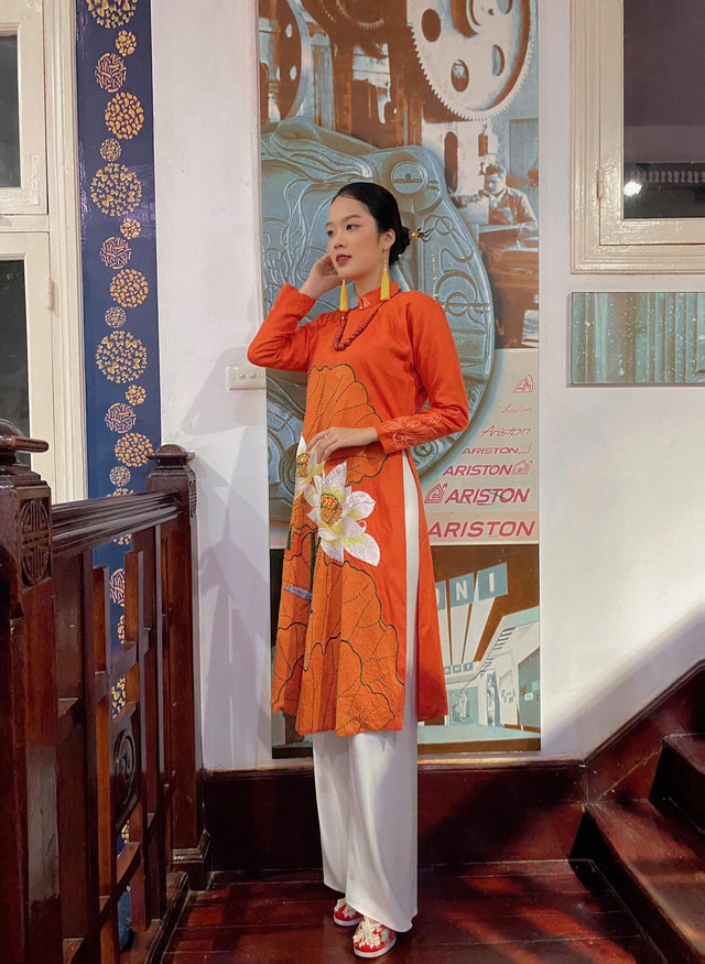 Gia Hân coi chiều cao là một trong số những lợi thế khi bước vào hành trình Hoa hậu Việt Nam 2022. "Hiện tại, tôi đã giảm 20 kg, vẫn cảm thấy hơi mập so với các thí sinh ở đây nhưng tôi vẫn tự tin thể hiện bản thân. Tôi theo dõi Hoa hậu Việt Nam từ khi còn nhỏ và cảm thấy cuộc thi có tiêu chí khắt khe, tôi muốn thử sức bản thân ở sân chơi dành cho những gương mặt mới", Trần Gia Hân cho biết.