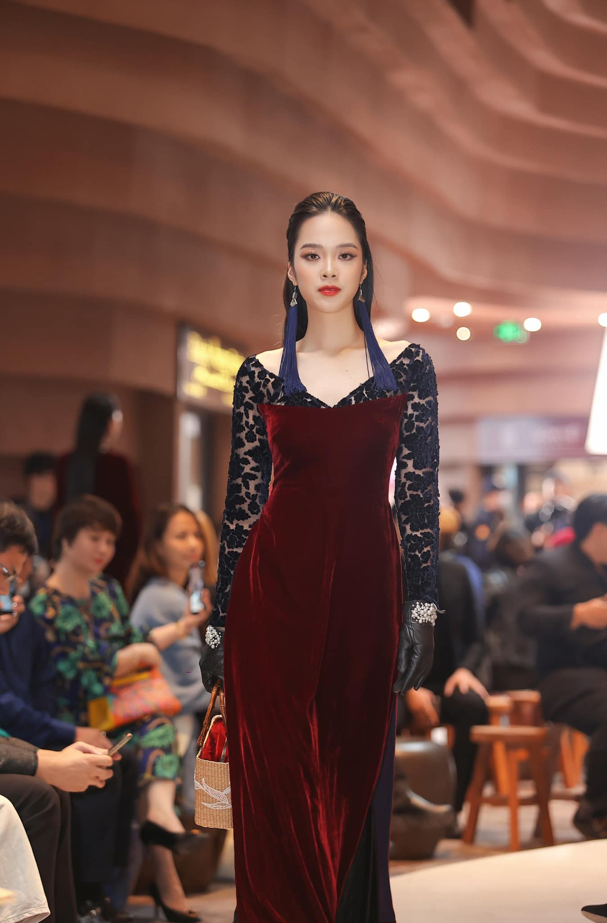 Với chiều cao nổi trội 1m75, Gia Hân coi đó là một trong số những lợi thế khi bước vào hành trình HHVN 2022. Cô cũng tiết lộ nỗ lực giảm cân thành công để tự tin ghi danh tại cuộc thi. Gia Hân cho biết khi học cấp 3 cô ăn uống thả phanh, nặng tới 80 kg và bị bạn bè trêu chọc, đặt cho biệt danh "khủng long". Khi đó, cô thấy tự ti vì nổi trội so với bạn bè cùng lứa, phải đi khom người vì không muốn bị để ý.