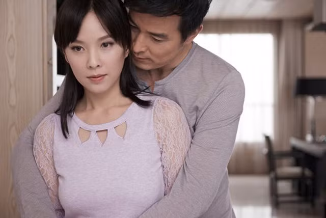 Vo om bung bau ve nha ngoai doi li hon, toi chet lang su that