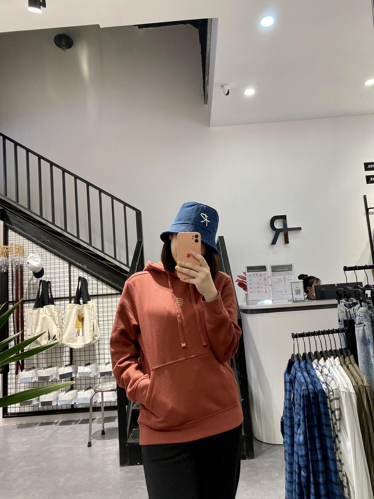 Nguoi tre kiem tien mua Tet, nguoi 