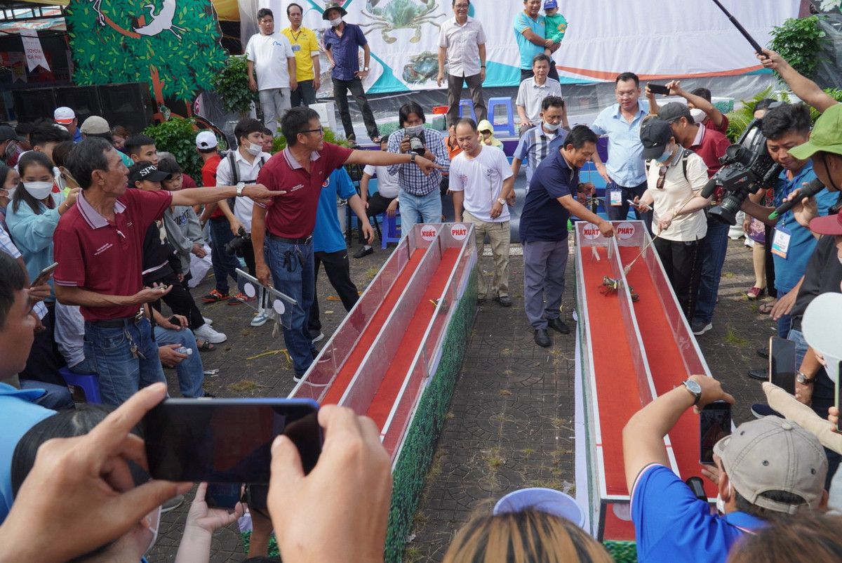 Ca Mau lan dau tien thi dua cua toc do