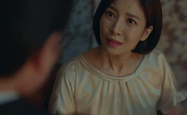 Vo soc nang khi biet chong hao phong mua dieu hoa tang nguoi khac