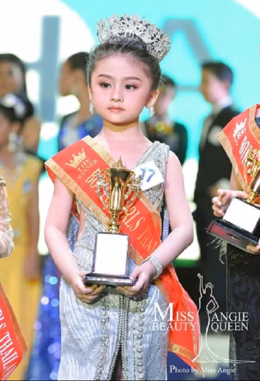 Cuoc doi nhung dua tre noi tieng bi day vao lang giai tri tu nho