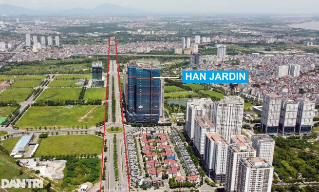 Trên đoạn tuyến Hoàng Minh Thảo hiện có nhiều dự án liền kề, chung cư cao cấp thuộc khu đô thị Ngoại giao đoàn.