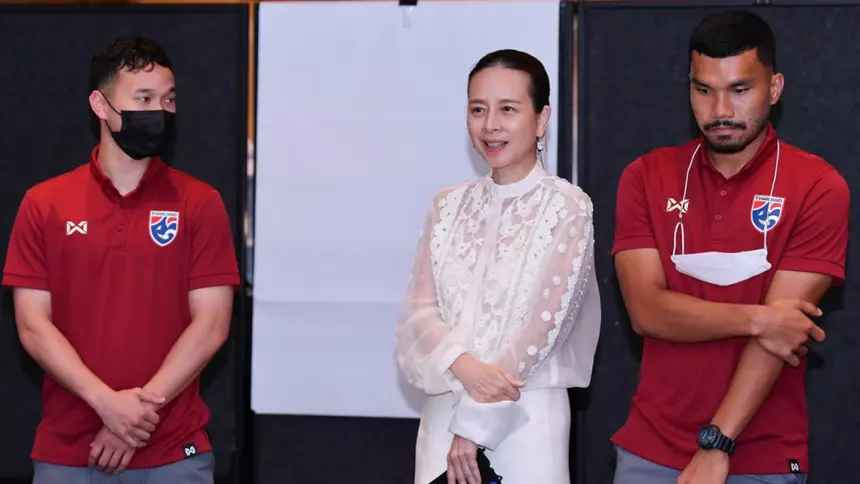 Doi tuyen Thai Lan co bien: Tro ly Madame Pang quay roi cau thu?