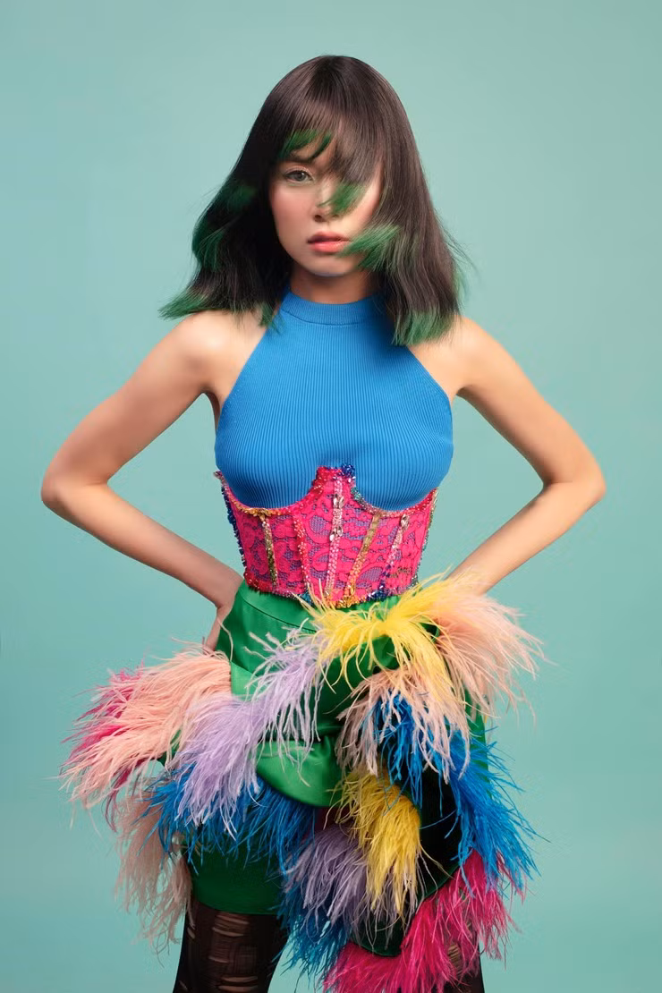 Dù lịch trình bận rộn nhưng người đẹp vẫn tranh thủ thời gian để tập luyện.