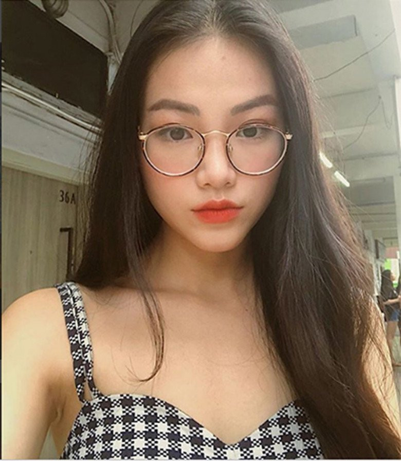 Cung ngam cac nang hau xinh dep khi deo kinh can-Hinh-6