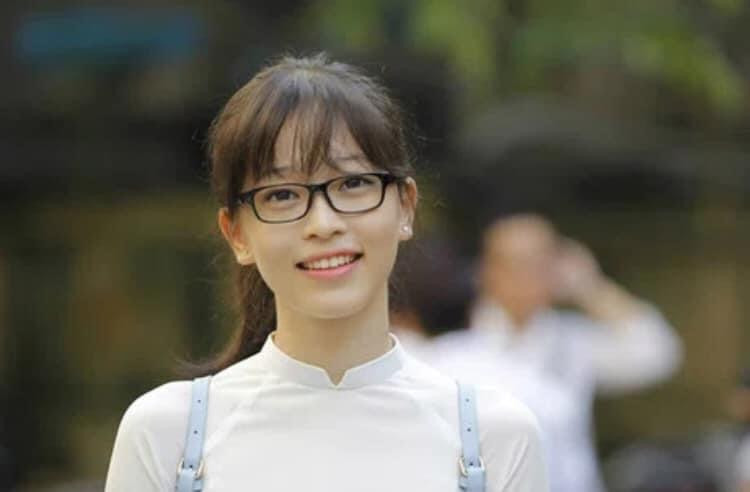 Cung ngam cac nang hau xinh dep khi deo kinh can-Hinh-8