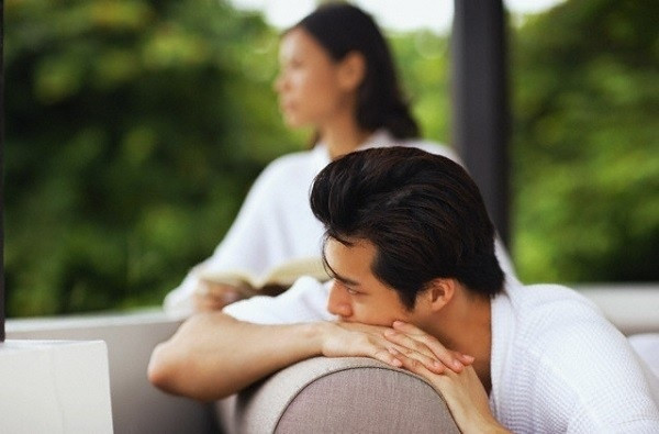 Vo ra hang loat yeu cau va qua tang dip 8/3, chong soc nang