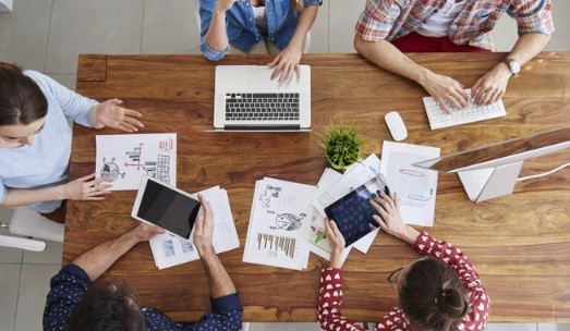 Nhan su Gen Z phan phao dinh kien “doi hoi, chiu ap luc kem“