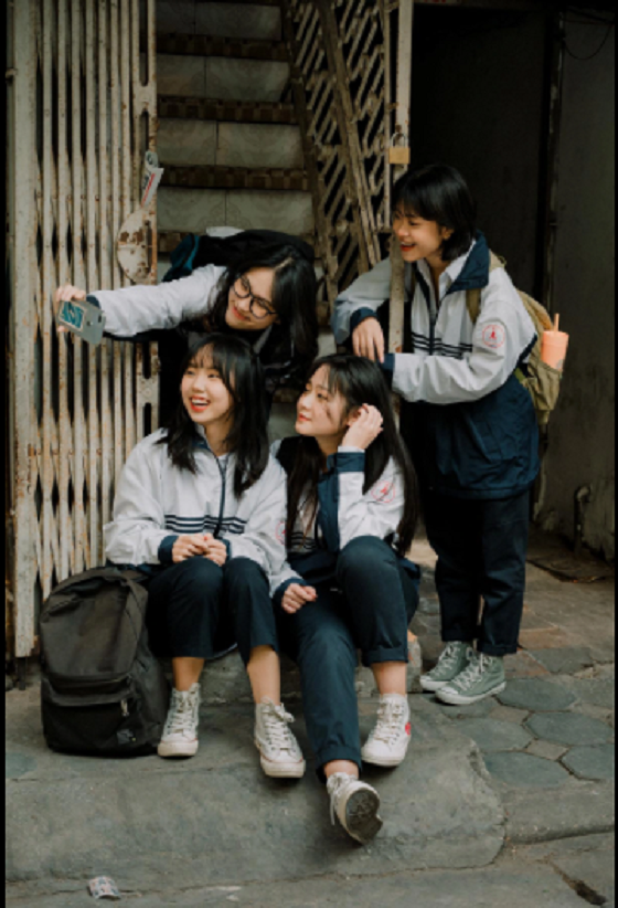 Khi nhận được những hình ảnh của nhóm mình, Thanh Thủy dựng thành một clip ngắn rồi đăng tải trên kênh Tik Tok cá nhân, và bất ngờ "lên thẳng top trending".