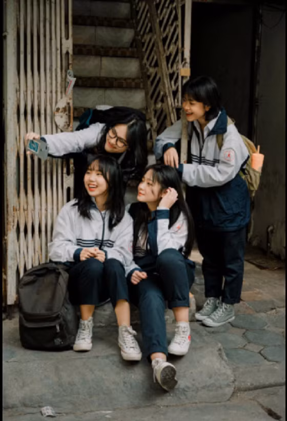 Khi nhận được những hình ảnh của nhóm mình, Thanh Thủy dựng thành một clip ngắn rồi đăng tải trên kênh Tik Tok cá nhân, và bất ngờ "lên thẳng top trending".