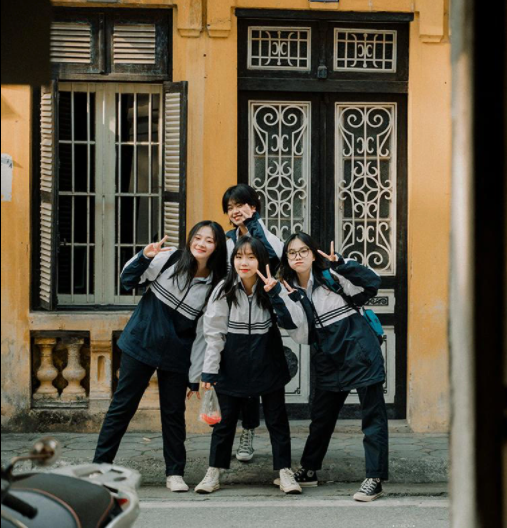 "Nơi đẹp nhất là nơi chúng ta từng đi qua, khoảng thời gian đẹp nhất là khoảng thời gian không thể quay trở lại..." - Thanh Thủy viết trên trang cá nhân.