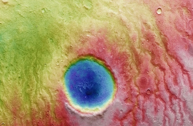 Chiem nguong mieng nui lua co hinh con mat tuyet dep tren sao Hoa