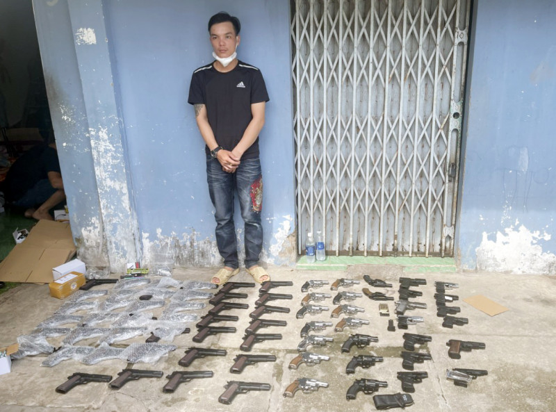 Boc go duong day mua ban vu khi quan dung lon nhat Tay Nam Bo-Hinh-5