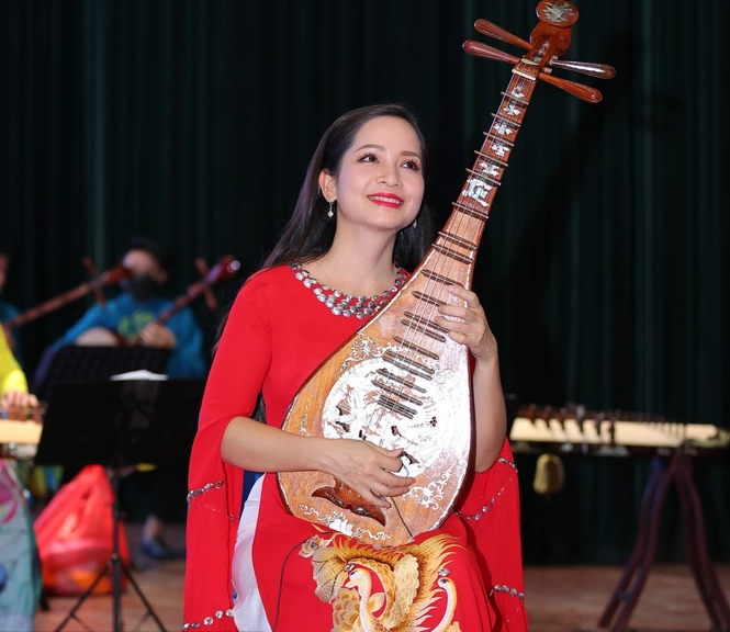 21 nam sau “Phia truoc la bau troi”, Dieu Thao thanh giang vien dan ty ba-Hinh-2