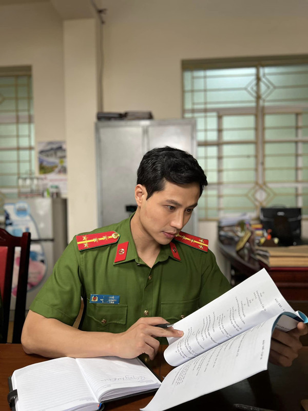 Trong phim, anh vào vai Đại úy Vũ là Phó trưởng phòng Cảnh sát kinh tế PC03 tỉnh Đông Bình, cũng là con nuôi của Đại tá Trần Giang (NSND Trung Anh). Trước đây, thế mạnh của Thanh Sơn là phim tình cảm thì trong "Đấu trí", anh vào vai người công an đĩnh đạc, trực tính, tư duy sắc sảo, đấu tranh phòng chống tội phạm đến cùng.