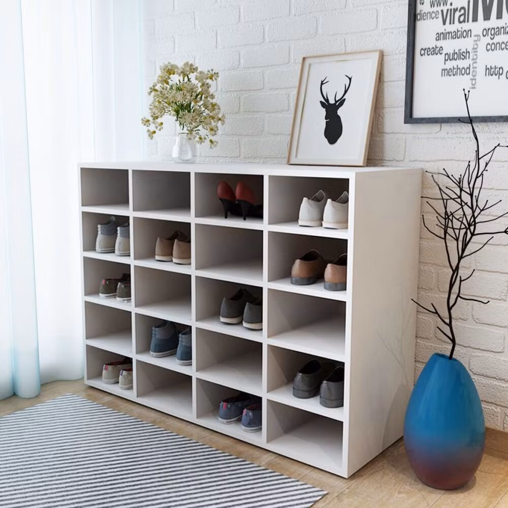 Kệ giày kiểu giá sách này giúp lưu trữ giày dép gọn gàng và ngăn nắp.