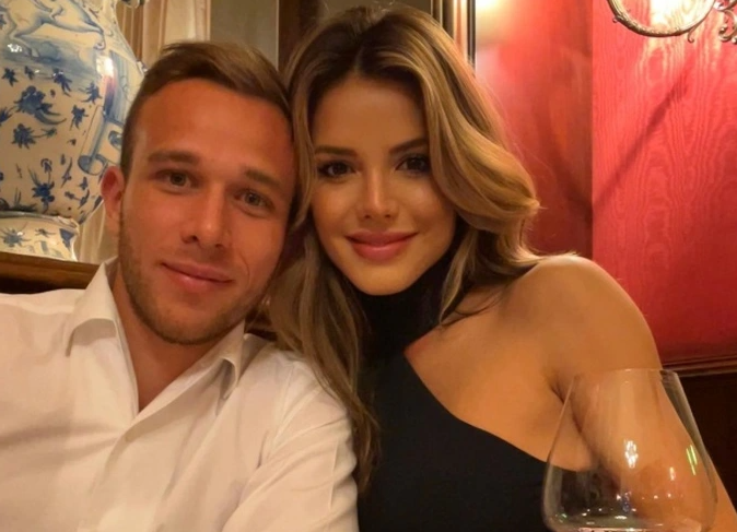 Nguoi dep dam me danh bai, yeu say dam tan binh Liverpool