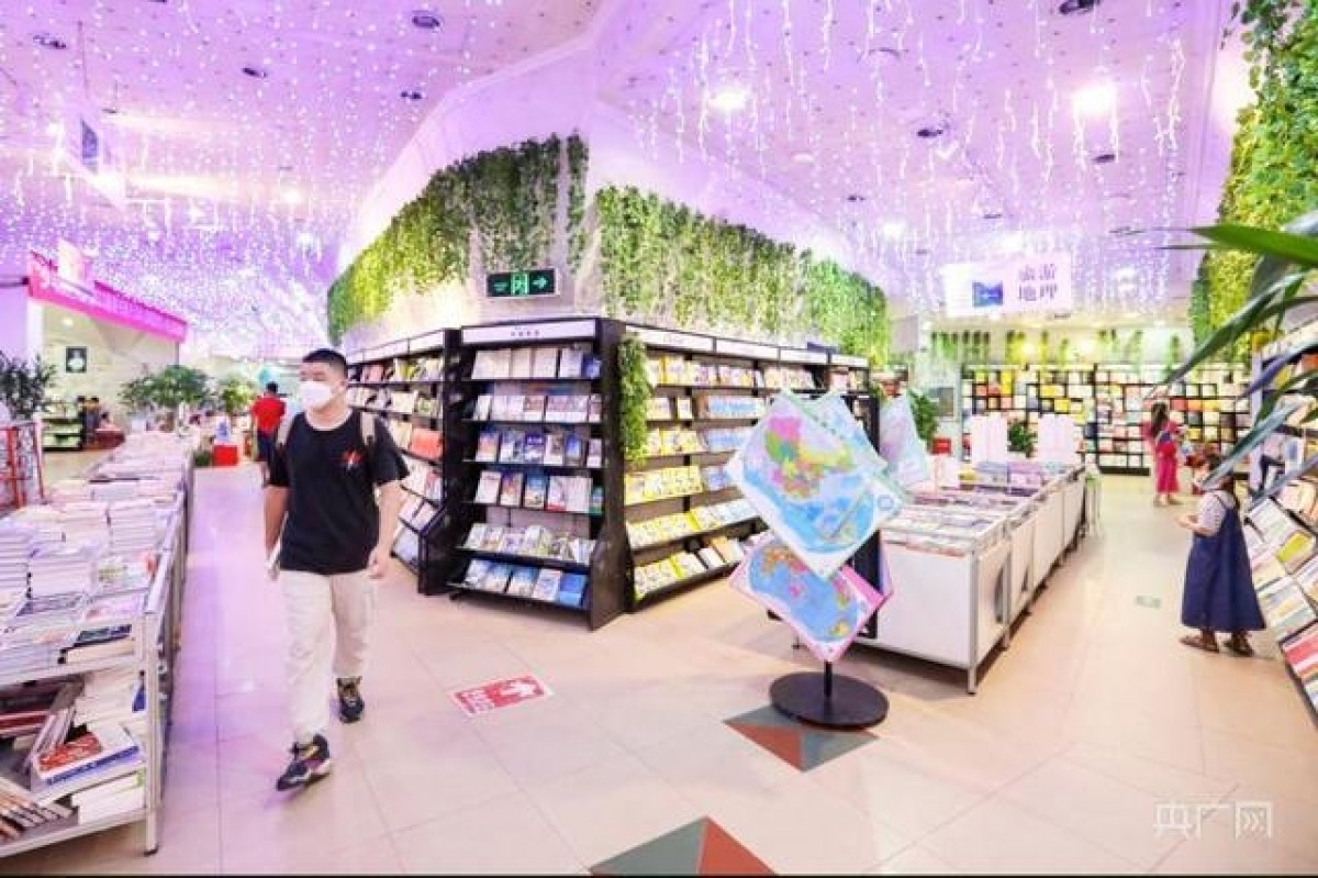 Một hầm phòng không được cải tạo thành Thành phố sách ở Phúc Châu, Phúc Kiến, nhiệt độ chênh với bên ngoài hơn 10°C. Ảnh: CNR.