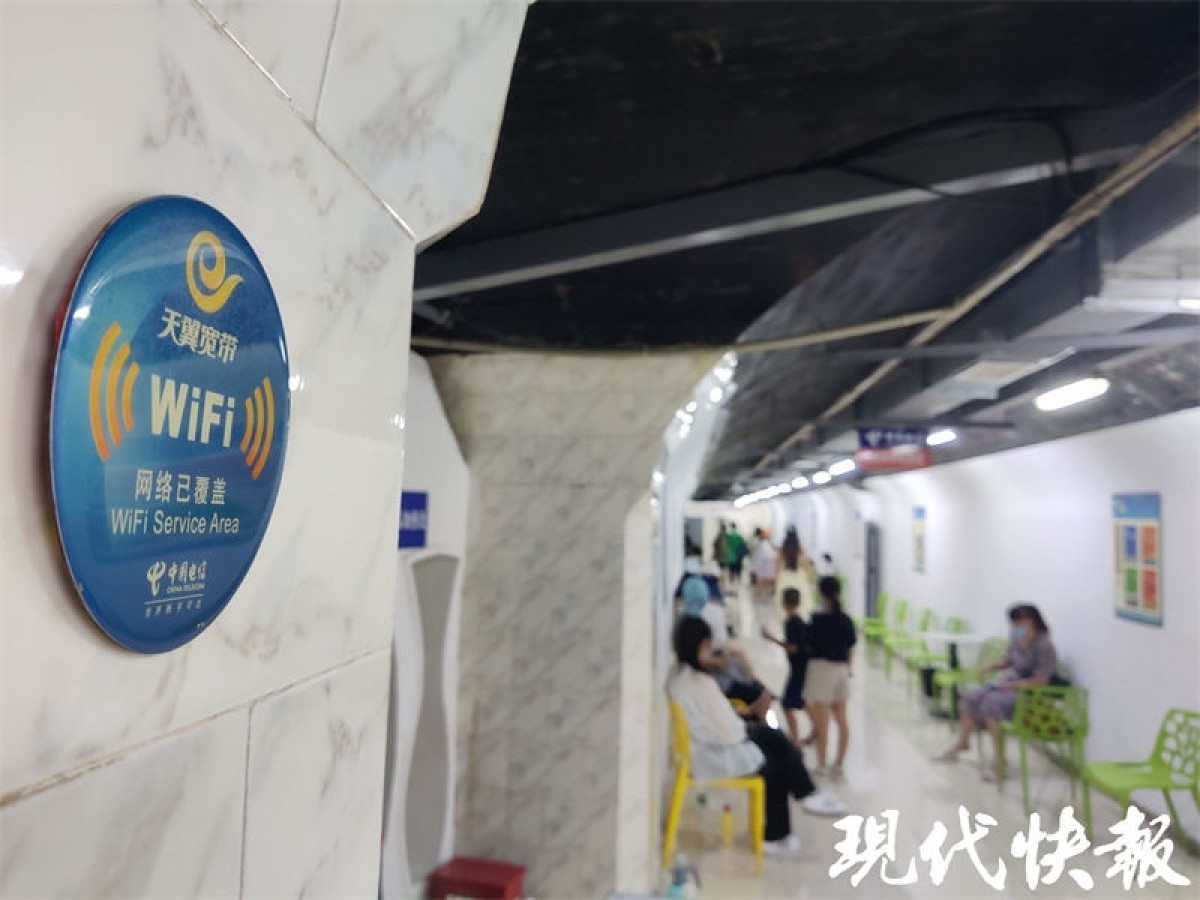 Hầm tránh nóng này có wifi. Ảnh: Modern Express.