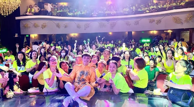 Khan gia tang Ho Van Cuong trang suc, 