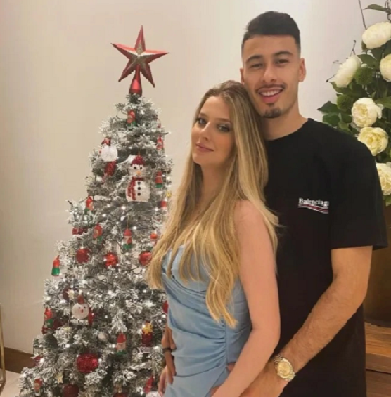 Ngoi sao Arsenal toa sang...nho ban gai qua xinh dep