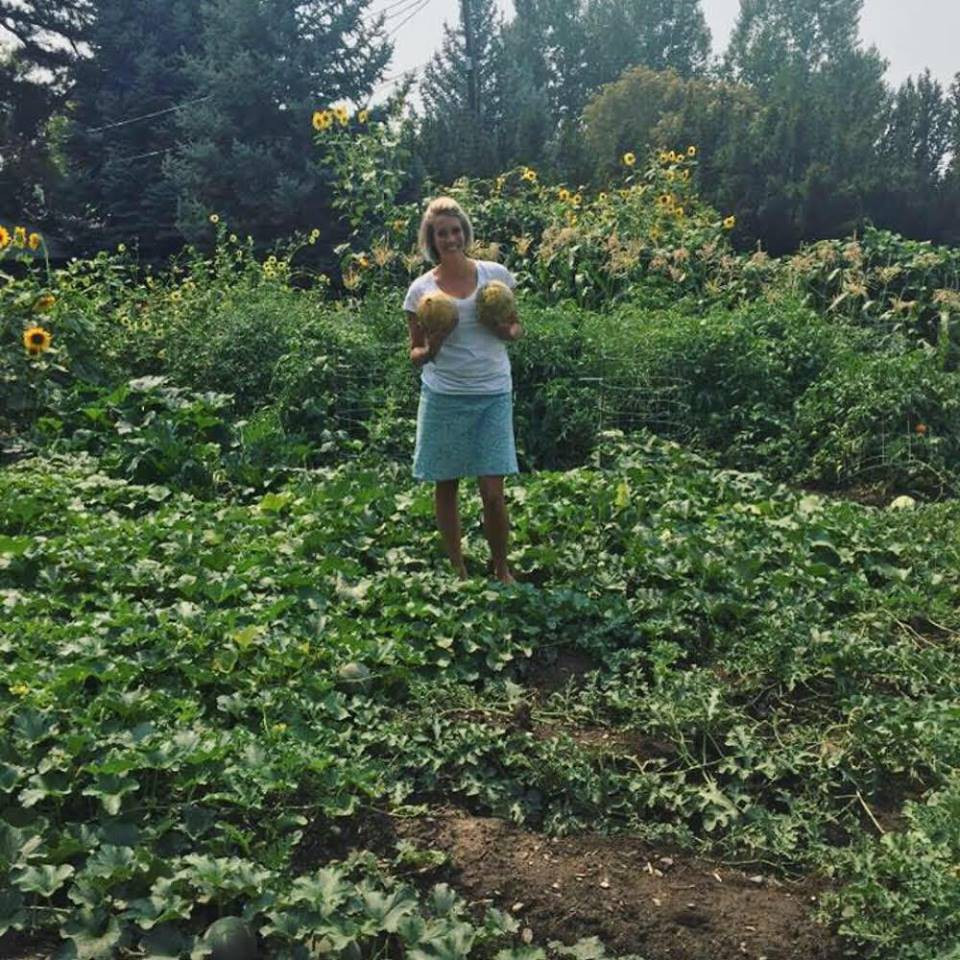 Cuoc song cua gia dinh 6 nguoi ben khu vuon day hoa va rau-Hinh-2