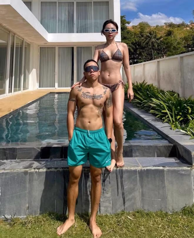 Toc Tien va Hoang Touliver den nay van duy tri thoi quen nay-Hinh-2