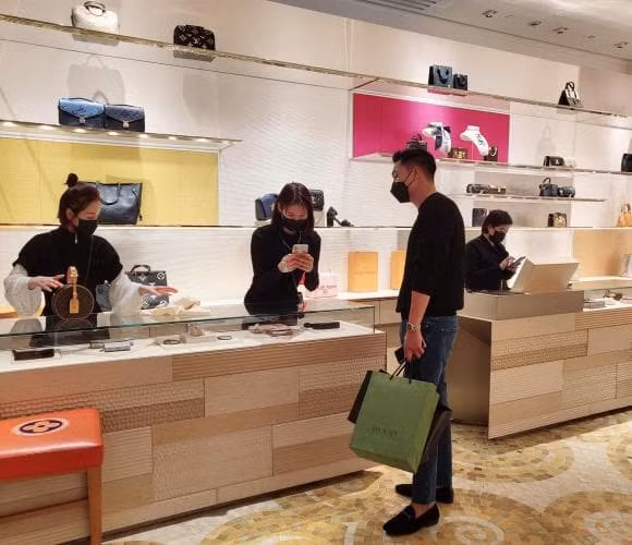 Manh Truong manh tay 'tau' xe hop tien ty tang ba xa-Hinh-5