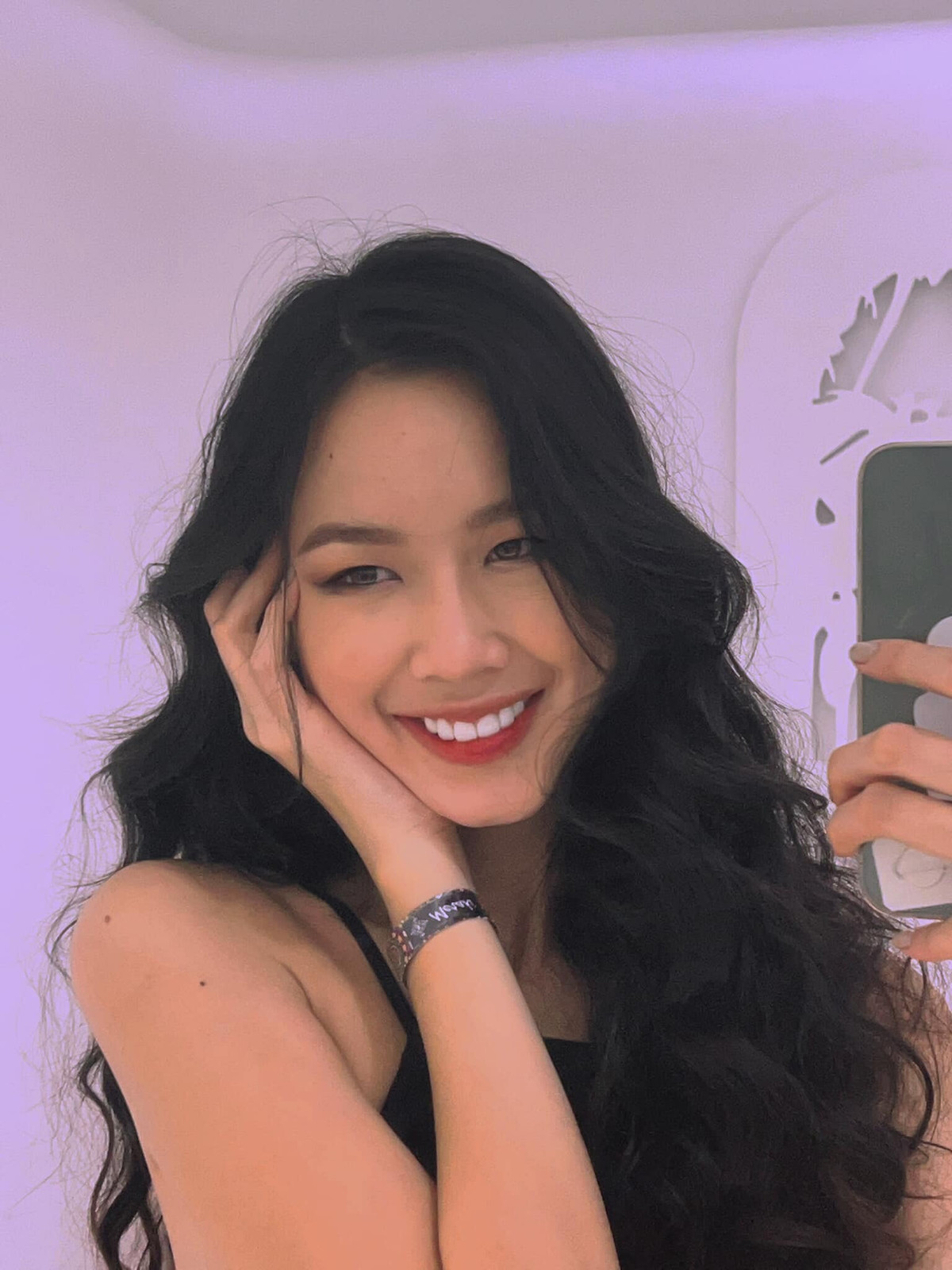 Ngày 26/9 vừa qua, Á hậu Bảo Ngọc đã lên đường sang Ai Cập để chinh chiến tại cuộc thi Hoa hậu Liên lục địa. Dù thời gian tập luyện rất gấp rút nhưng Á hậu 1 Miss World Vietnam 2022 vẫn quyết tâm giành được thành tích cao.Bảo Ngọc có khoảng 20 ngày tranh tài trước khi bước vào đêm chung kết Miss Intercontinental vào ngày 14/10. Khi đặt chân tới địa điểm tổ chức, Bảo Ngọc thất lạc hành lý và phải mượn đồ của các thí sinh khác. Rất may cô đã nhận lại đầy đủ tư trang. 